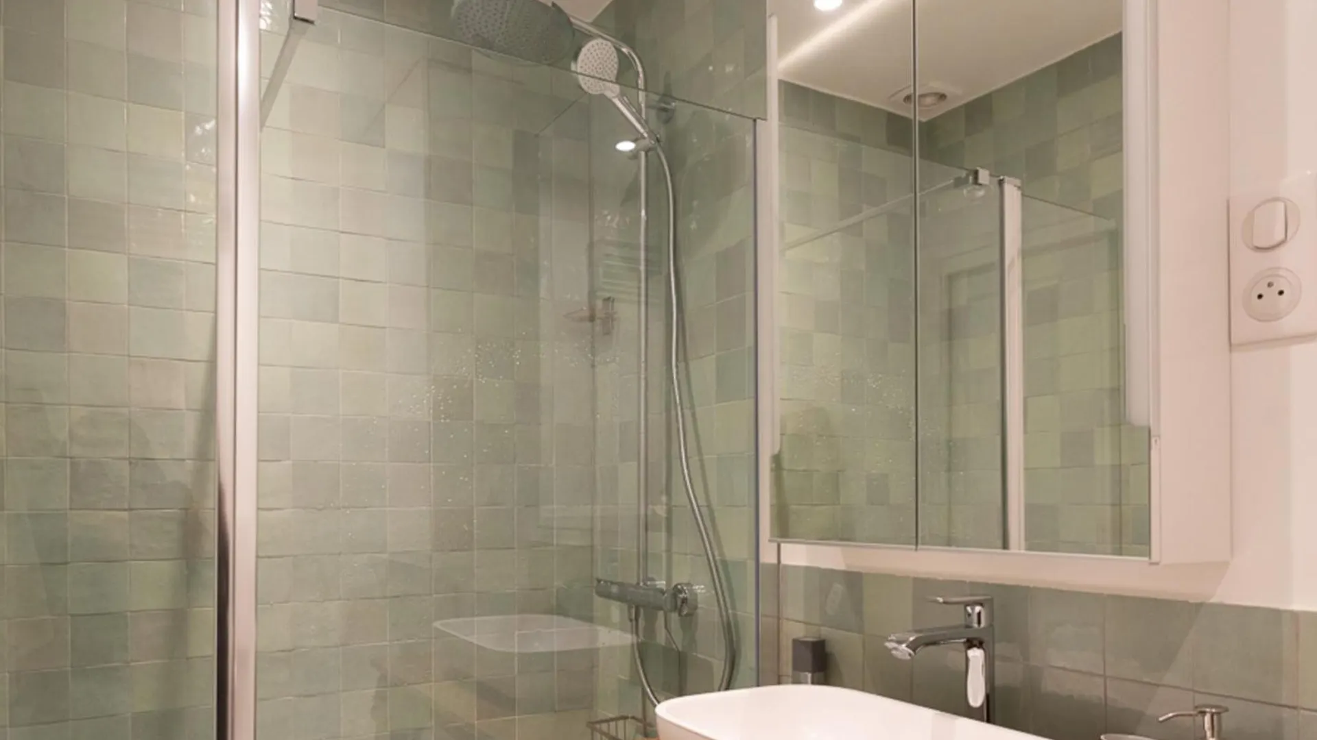 Apartman Charming In Montmartre *
